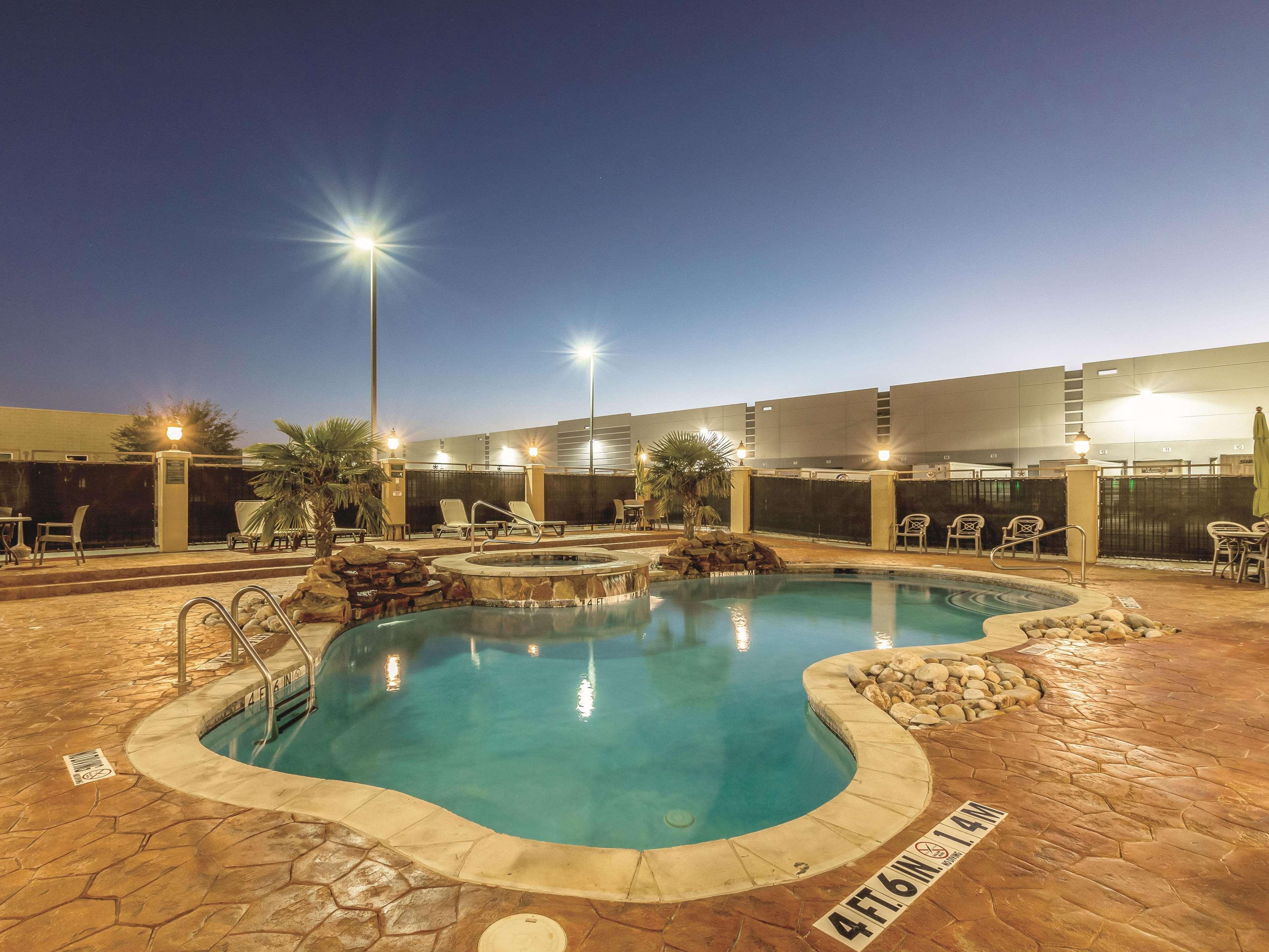 La Quinta By Wyndham Dallas Grand Prairie South Hotel Buitenkant foto